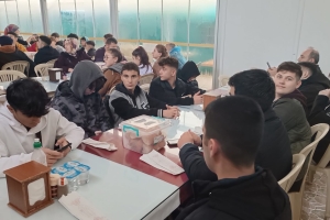Avrasya Elazığlılar Derneği yönetim kurulu, öğretmenleriyle birlikte 65 öğrenciyi "Ecdadın İzinde Çanakkale" Projesi ile Çanakkale şehitliğine götürdü.